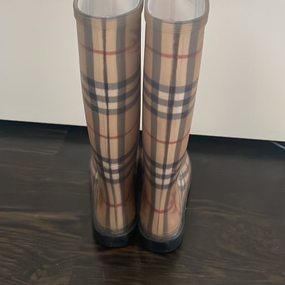 Burberry Haymarket Nova Check rain boots size 36. Excellent condition - Picture 4 of 16
